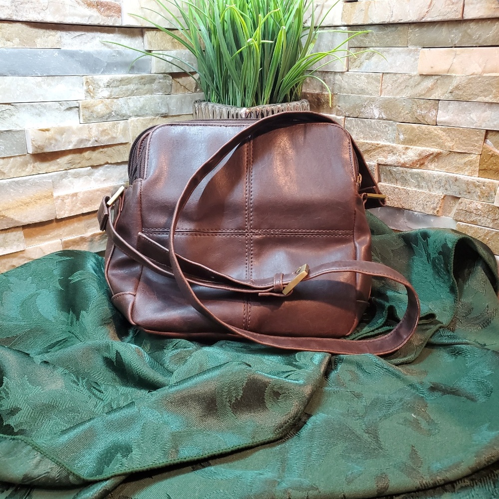CHEROKEE, VEGAN LEATHER PURSE, CROSSBODY, EUC